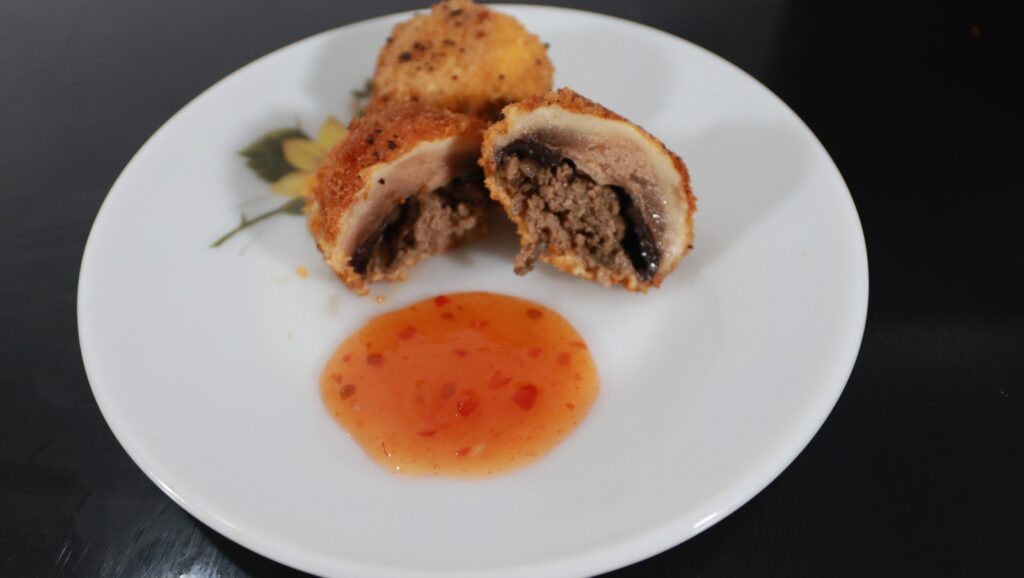 פטריות שמפניון ממולאות בשר