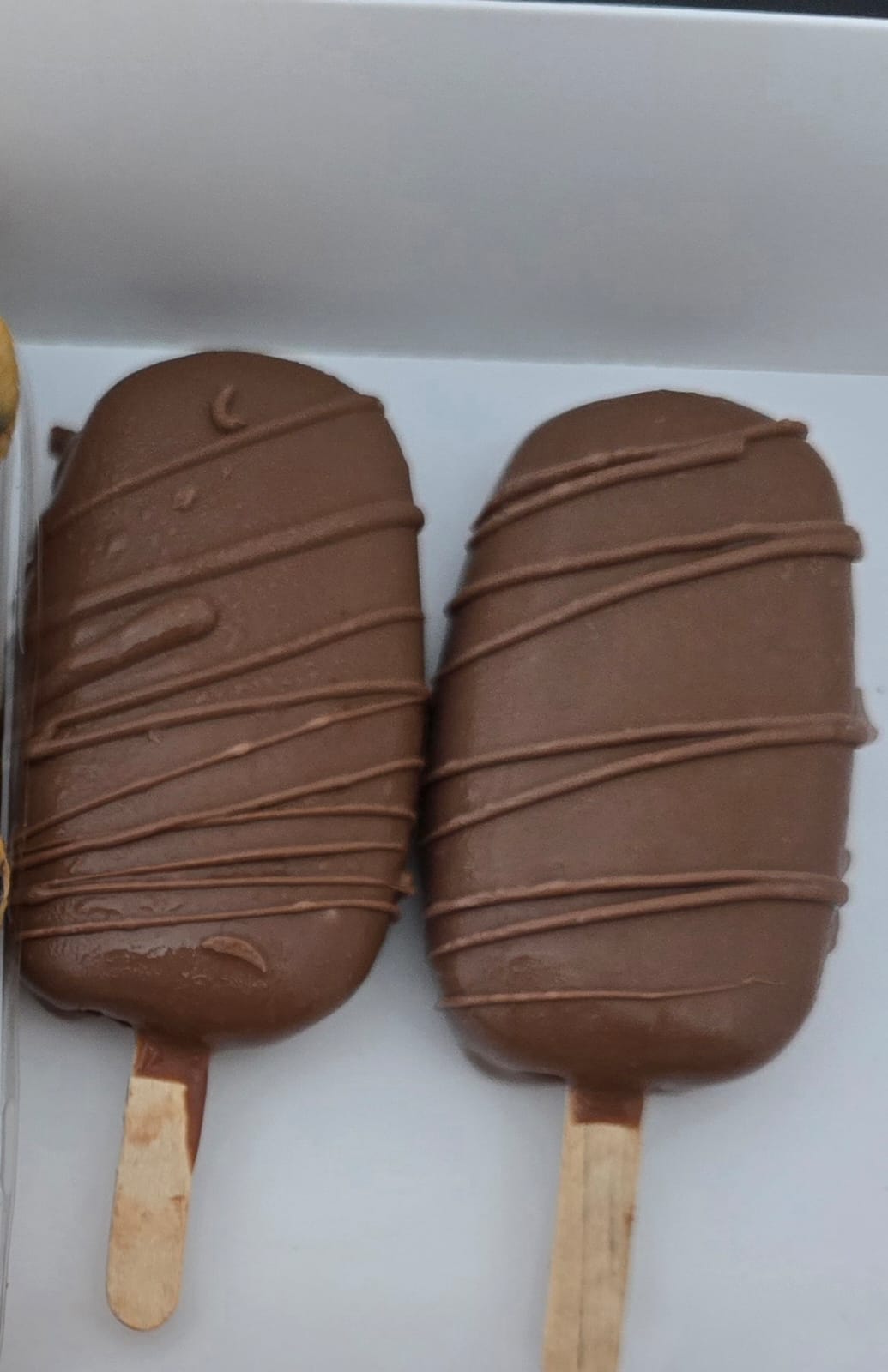 כדורי שוקולד בתחפושת למגנום