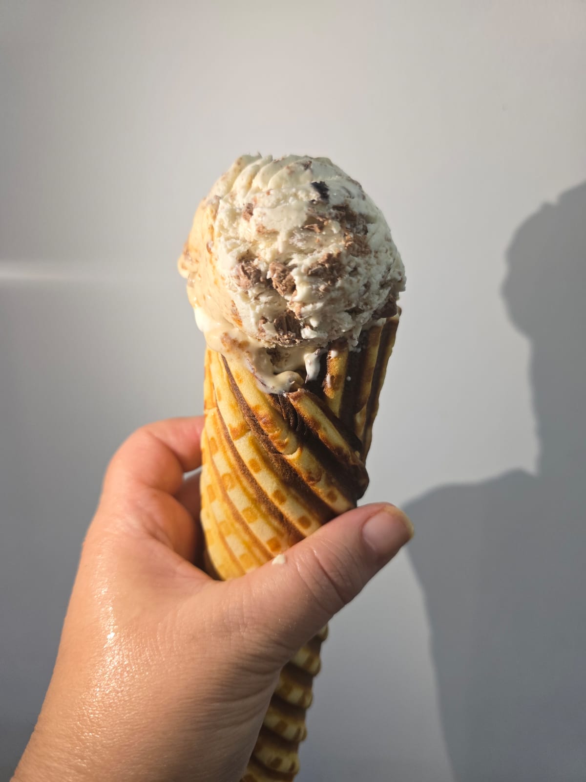 גלידת שוקולד לבן ועם פצפוצי שוקולד