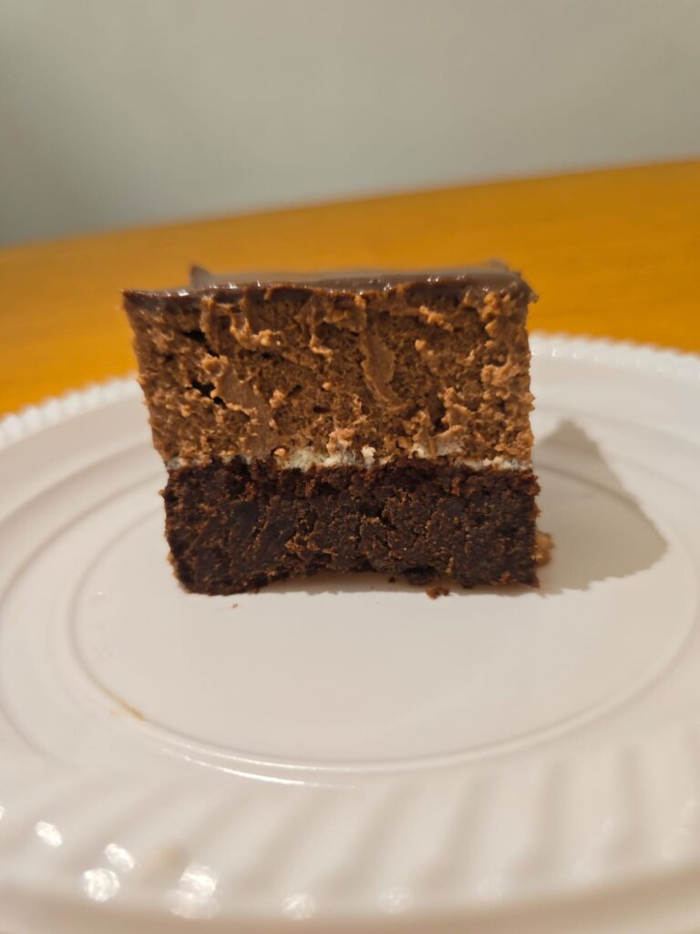 עוגת בראוניז שוקולד וקרם שוקולד כשרה לפסח